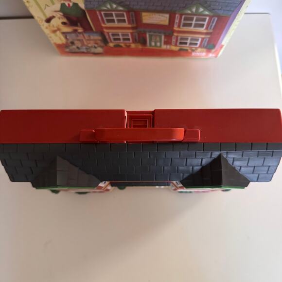 Wallace and Gromit West Wallaby Street Playhouse Vintage 1989 Travel Case Vivid - Picture 7 of 12